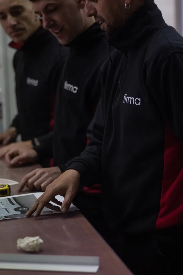 Equipo Grupo Firma trabajando