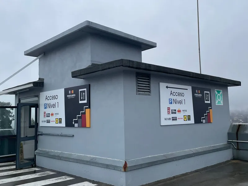 Bandejas de alupanel en CC Meixoeiro