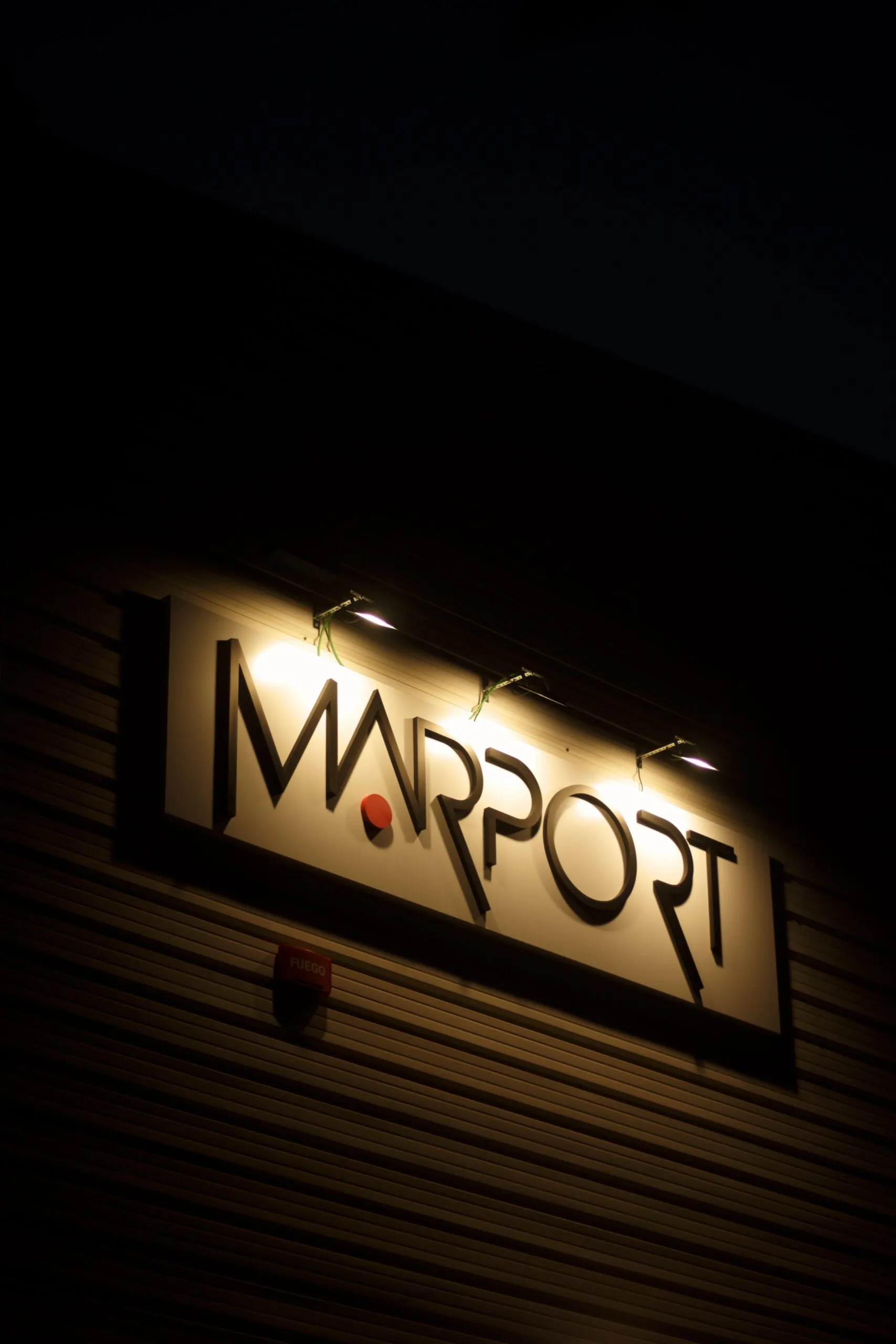 Rótulo corpóreo — proyecto Marport