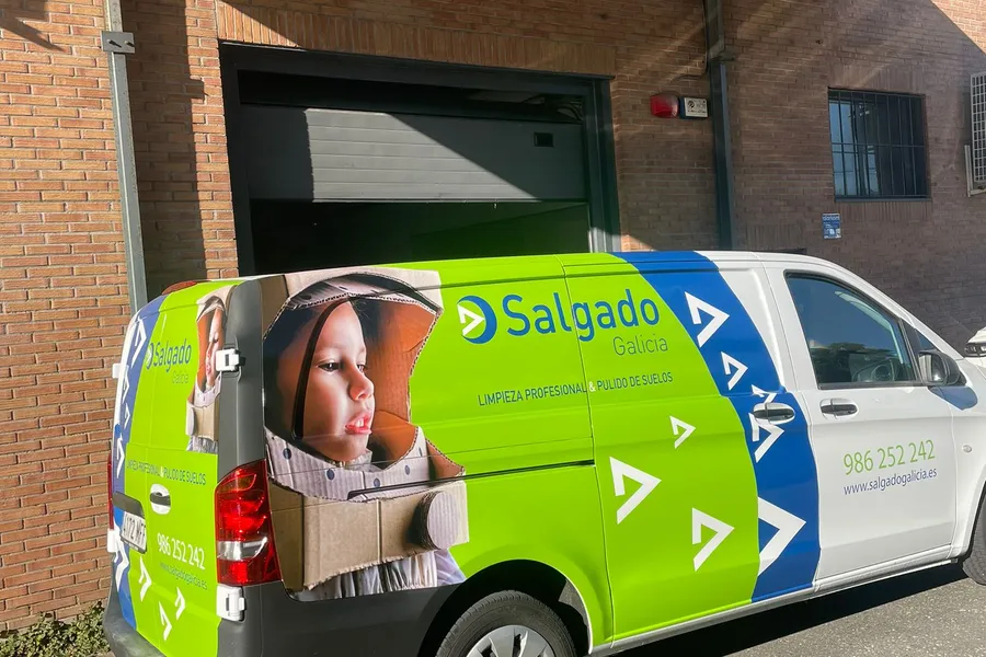 Rotulación profesional de vehículo de empresa
