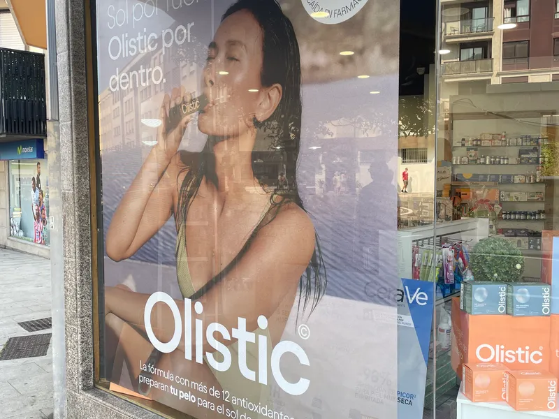 Vinilo microperforado en farmacia