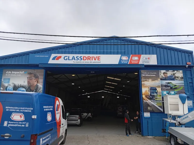 Rótulos en fachada para Glassdrive